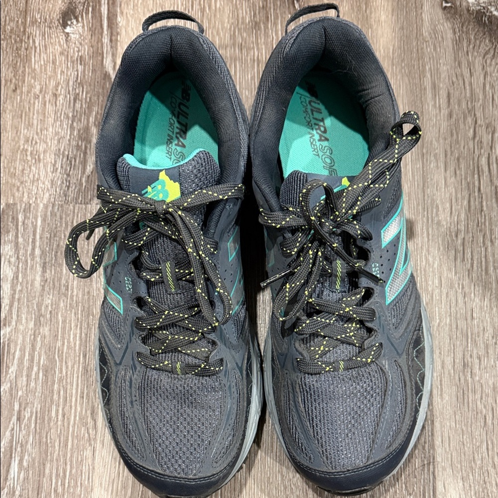 New Balance Women's Black and Teal Athletic Shoes